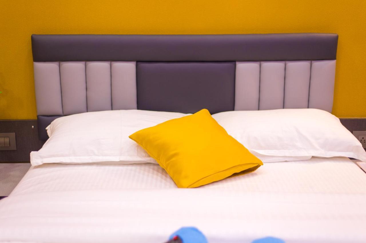 Hotel Tourister Bombay Esterno foto