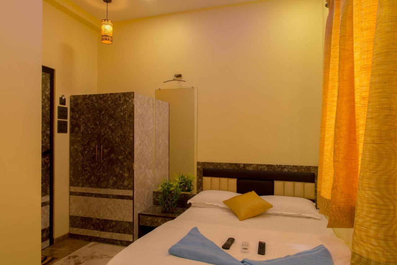 Hotel Tourister Bombay Esterno foto