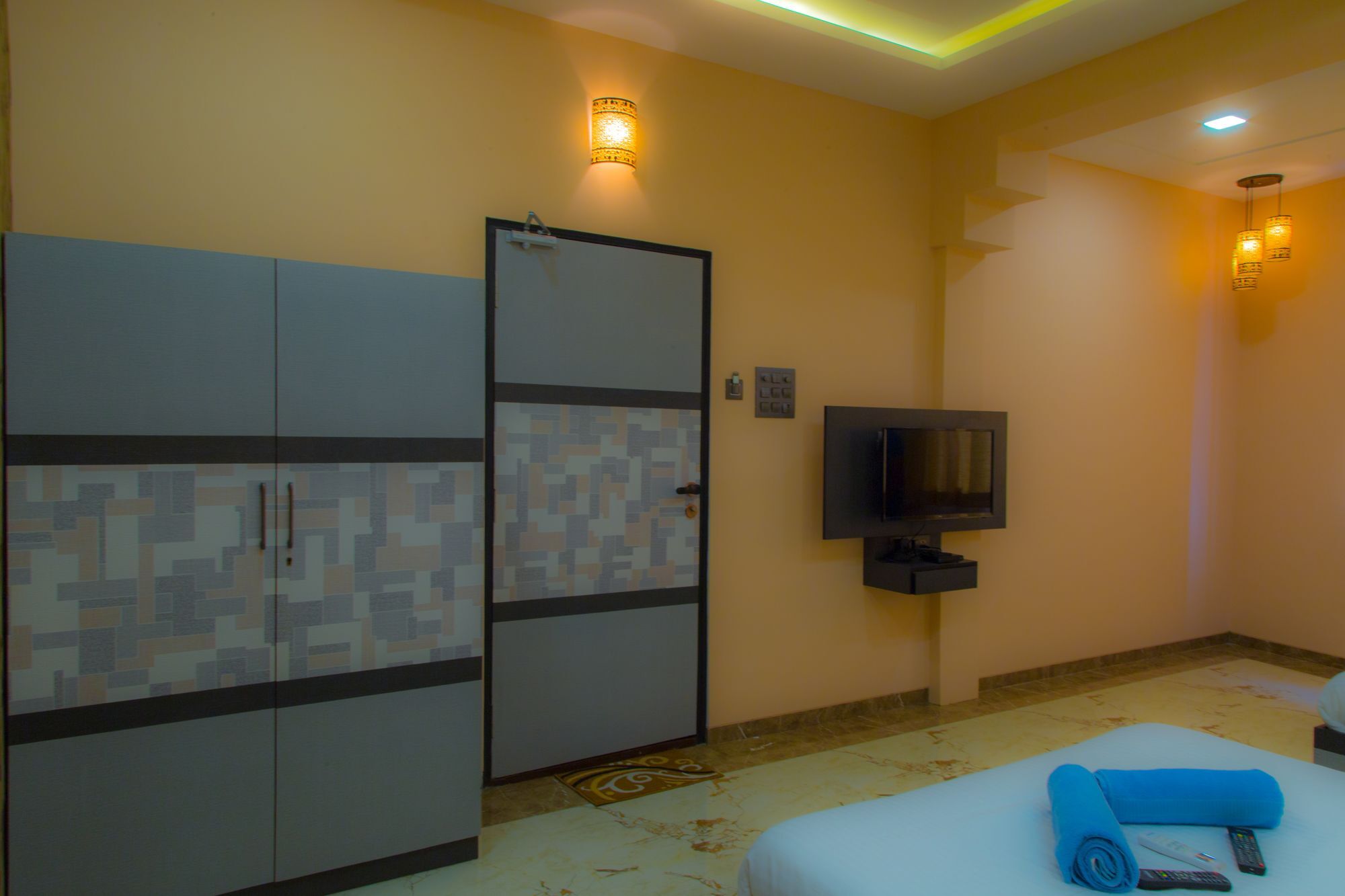 Hotel Tourister Bombay Esterno foto