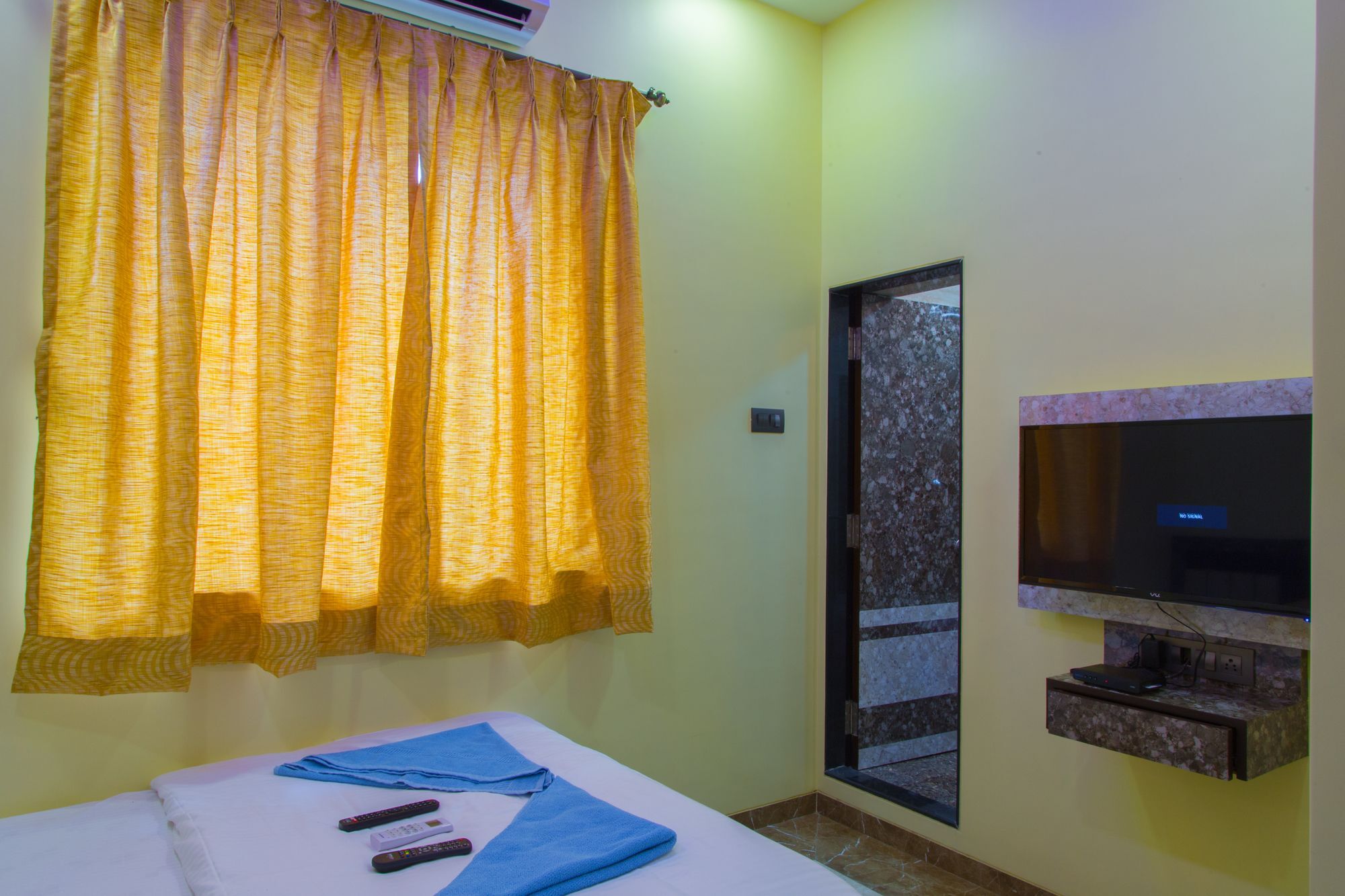 Hotel Tourister Bombay Esterno foto